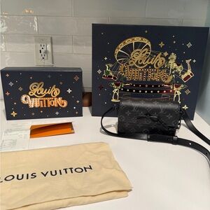 Steamer wearable wallet unisex